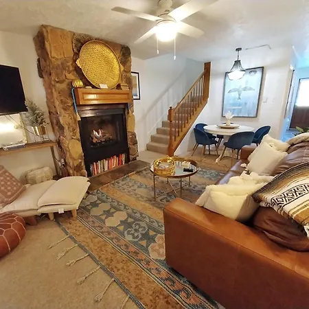 Valley Condo 108 - Skye Retreat - Creekside - Pet Friendly - Wifi - Hot Tub - Fireplace - Washer - Dryer - Playground